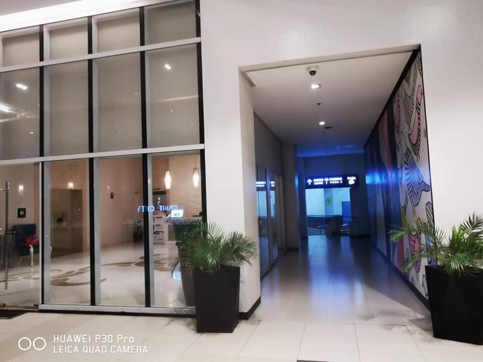 Staycation Condotel @150Newport Pasay City Manila Exteriör bild