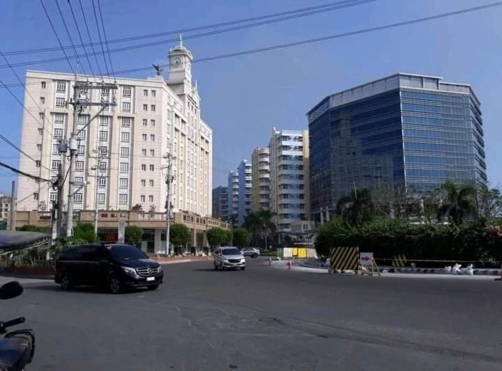 Staycation Condotel @150Newport Pasay City Manila Exteriör bild